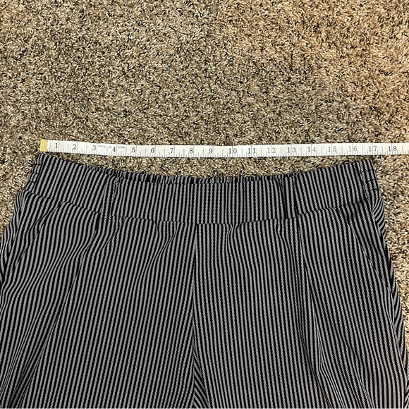 Torrid Black & Gray Striped Flowy Cuffed Pants Sz 1 (1X) - Picture 4 of 9